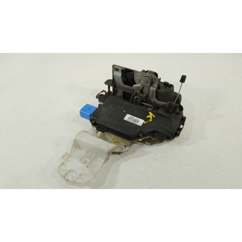 Recambio de cerradura puerta delantera derecha para volkswagen polo iv (9n_, 9a_) 1.6 16v referencia OEM IAM 3B1837016CC  