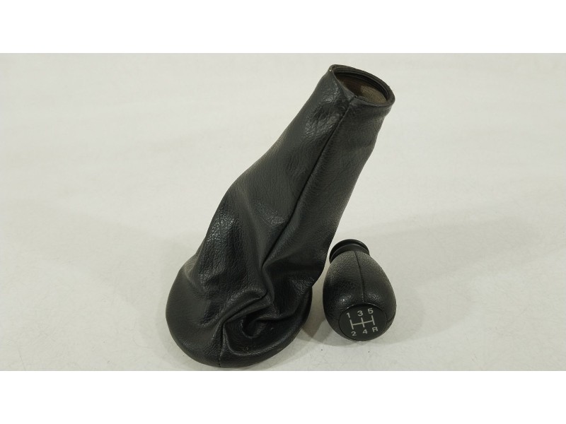 Recambio de pomo palanca cambio para citroën saxo 1.4 vts referencia OEM IAM 2403G3  