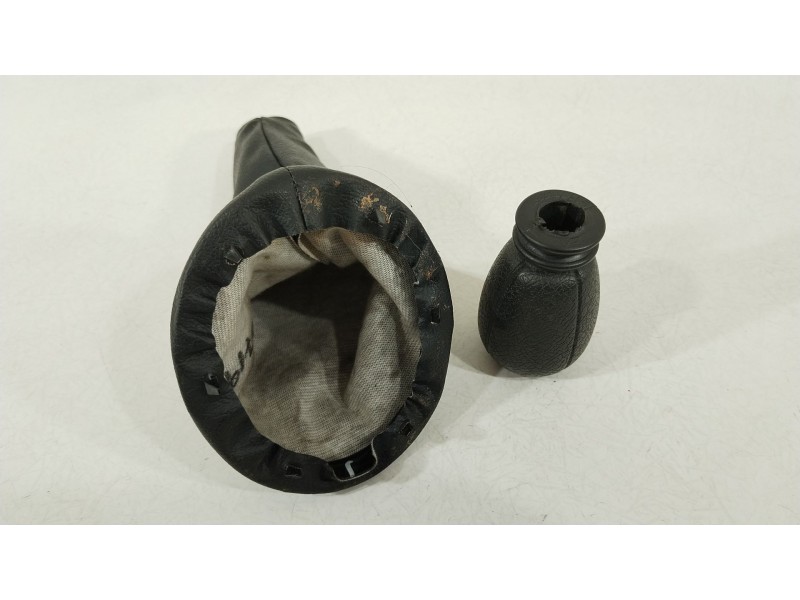 Recambio de pomo palanca cambio para citroën saxo 1.4 vts referencia OEM IAM 2403G3  