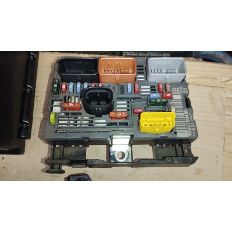 Recambio de caja reles / fusibles para peugeot 308 i (4a_, 4c_) 1.6 hdi referencia OEM IAM 9666700480 BSMR0500 