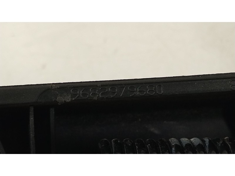 Recambio de brazo limpia trasero para peugeot traveller autobús (v_) 2.0 bluehdi 145 referencia OEM IAM 9682979680  