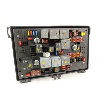 CAJA RELES / FUSIBLES 13318782 