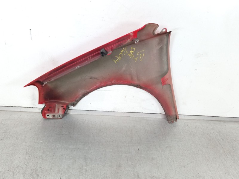 Recambio de aleta delantera derecha para volkswagen polo iv (9n_, 9a_) 1.6 16v referencia OEM IAM 6Q0821105E  