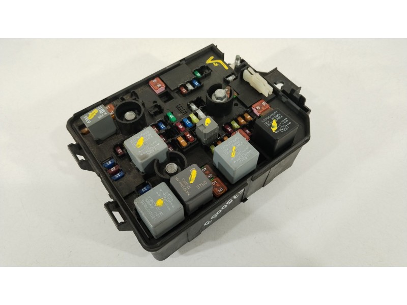Recambio de caja reles / fusibles para opel mokka / mokka x (j13) 1.6 cdti (_76) referencia OEM IAM 94520912  