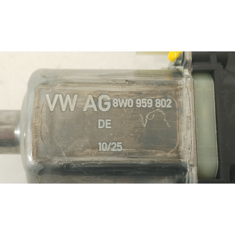 Recambio de motor elevalunas delantero derecho para audi a1 sportback (gba) 30 tfsi referencia OEM IAM 8W0959802  