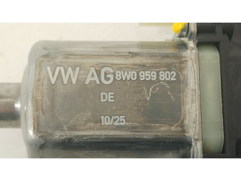 Recambio de motor elevalunas delantero derecho para audi a1 sportback (gba) 30 tfsi referencia OEM IAM 8W0959802  