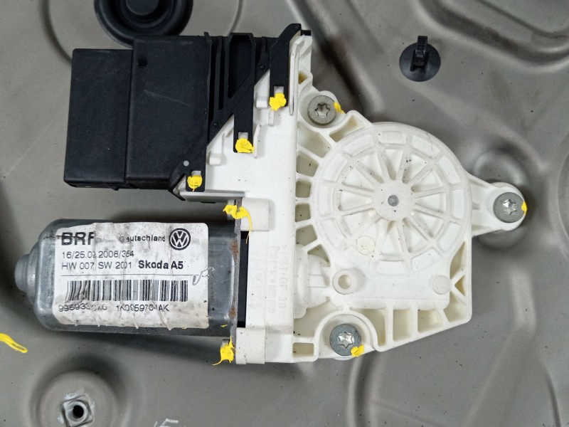 Recambio de elevalunas trasero derecho para skoda octavia berlina (1z3) elegance referencia OEM IAM 1Z0839656 1K0959704AK 