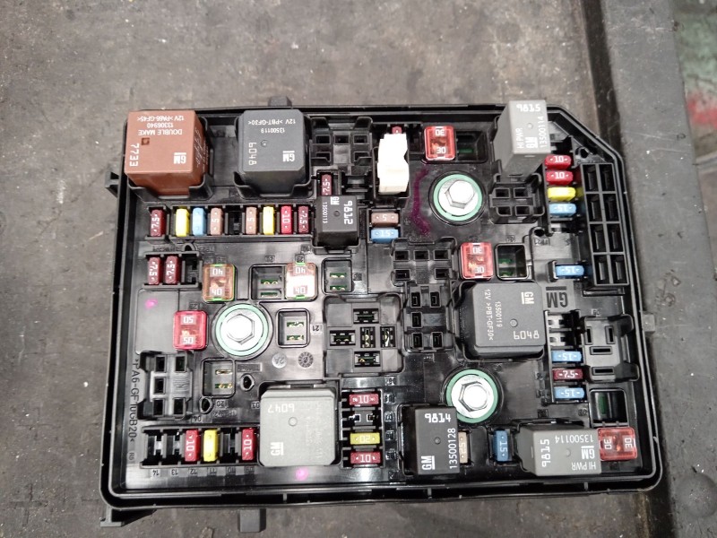 Recambio de caja reles / fusibles para opel astra k (b16) 1.6 cdti (68) referencia OEM IAM 39040853 15514069 