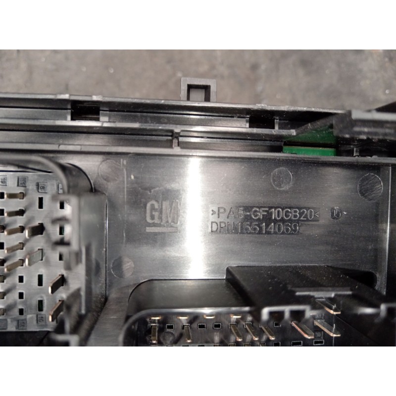 Recambio de caja reles / fusibles para opel astra k (b16) 1.6 cdti (68) referencia OEM IAM 39040853 15514069 