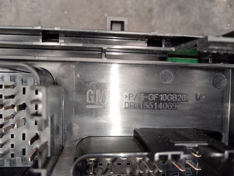 Recambio de caja reles / fusibles para opel astra k (b16) 1.6 cdti (68) referencia OEM IAM 39040853 15514069 