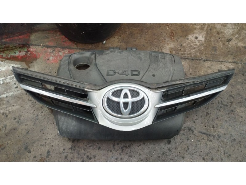 Recambio de rejilla delantera para toyota auris (_e18_) 1.4 d-4d (nde180_) referencia OEM IAM 5311402260  