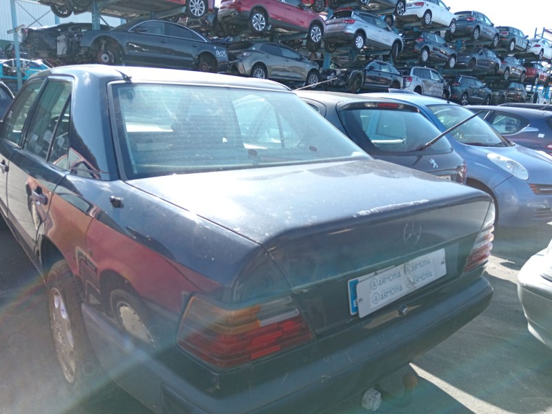 mercedes-benz 124 sedán (w124) del año 1997