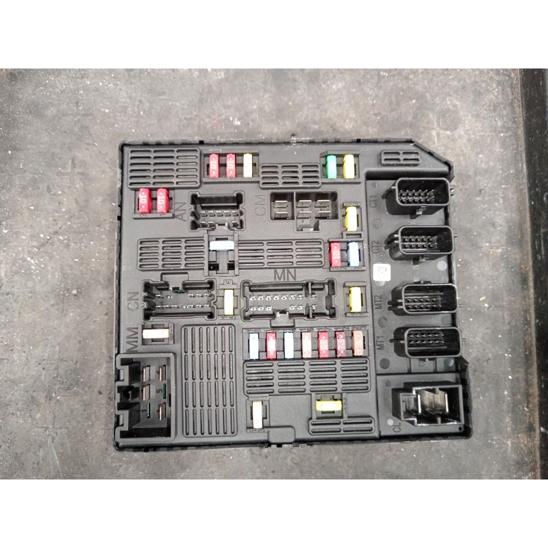 Recambio de caja reles / fusibles para renault grand scénic iii (jz0/1_) 1.9 dci referencia OEM IAM 284B69553R  