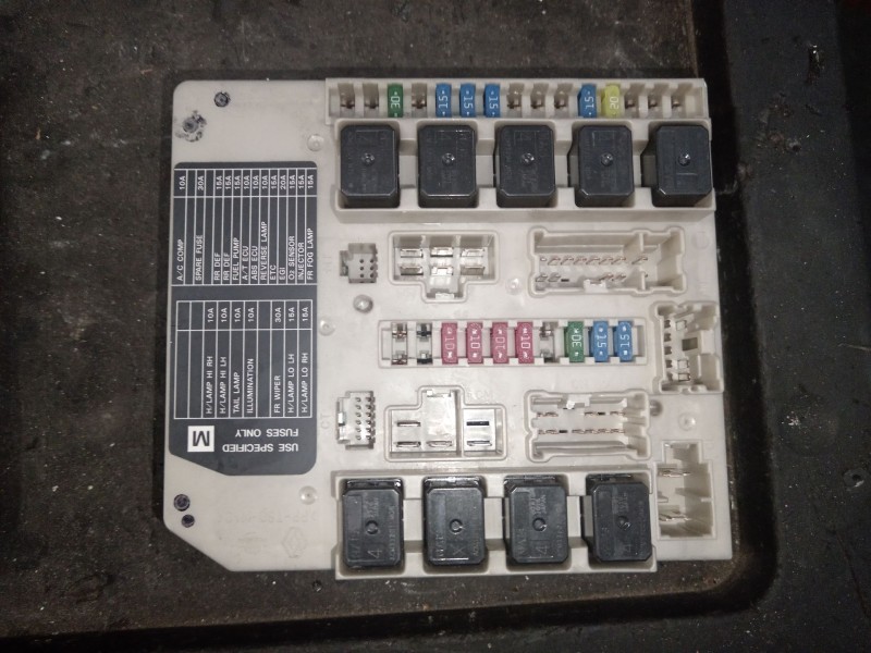 Recambio de caja reles / fusibles para nissan x-trail ii (t31) 2.0 dci 4x4 referencia OEM IAM 284B7JG40A  