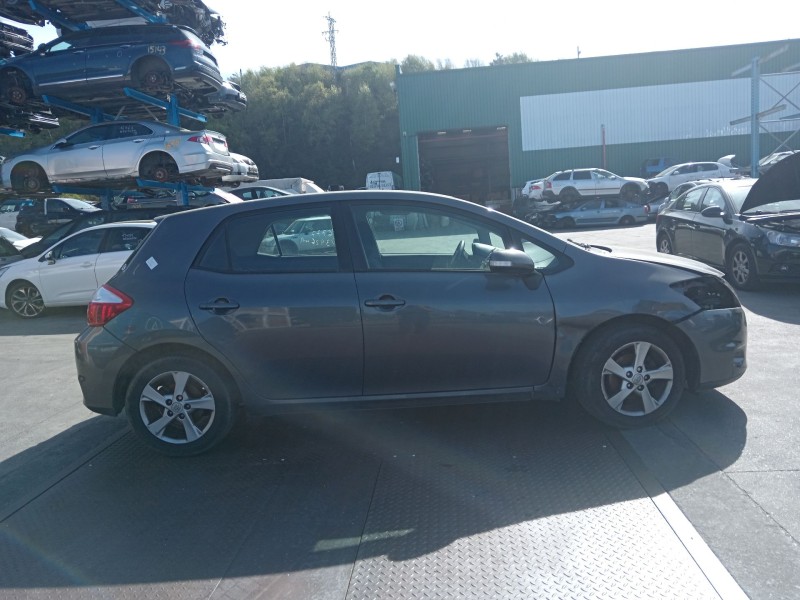 toyota auris (_e15_) del año 2010