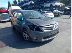 toyota auris (_e15_) del año 2010 2