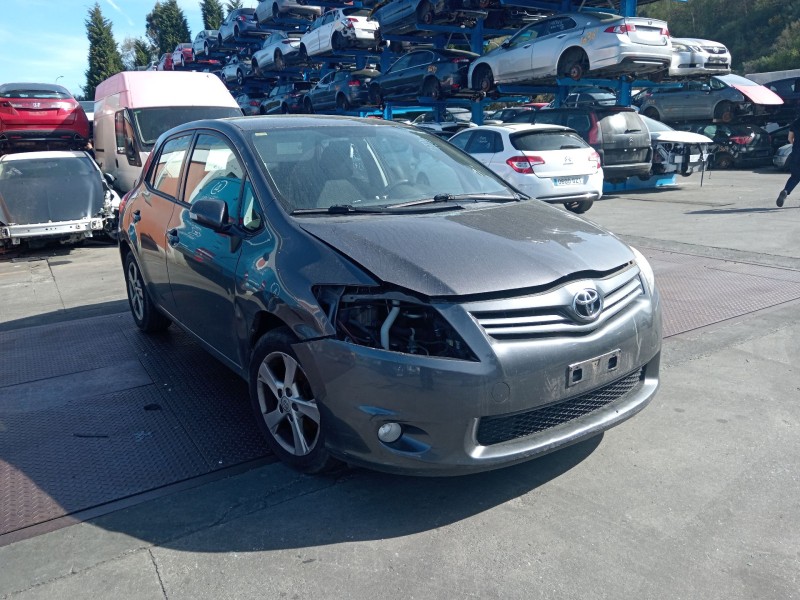 toyota auris (_e15_) del año 2010