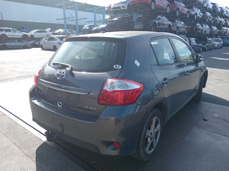 toyota auris (_e15_) del año 2010