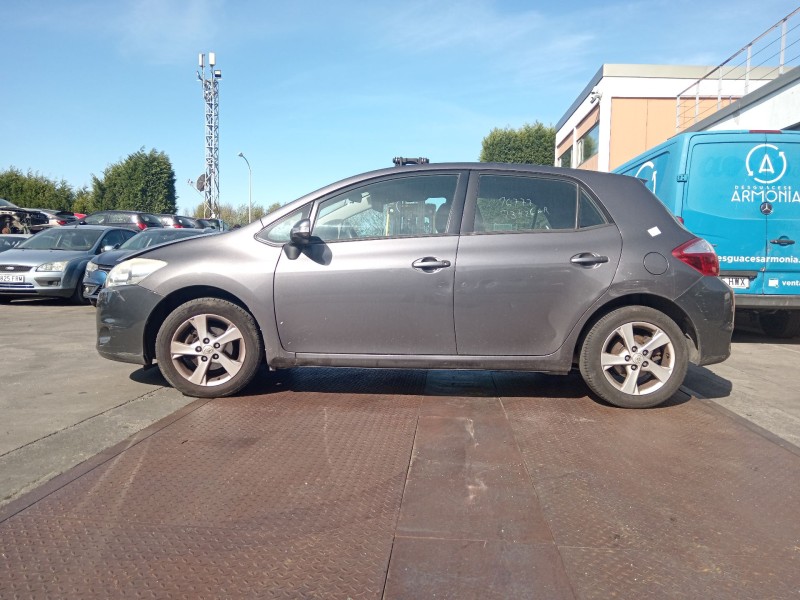 toyota auris (_e15_) del año 2010