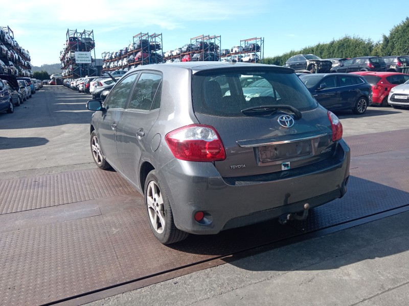 toyota auris (_e15_) del año 2010