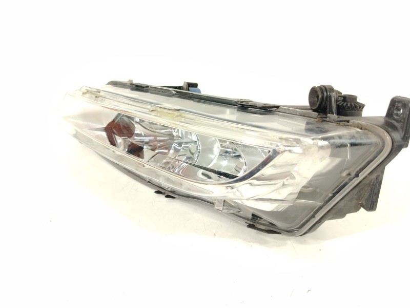 Recambio de faro antiniebla derecho para seat leon st (5f8) 1.5 tsi referencia OEM IAM 5F0941702C  