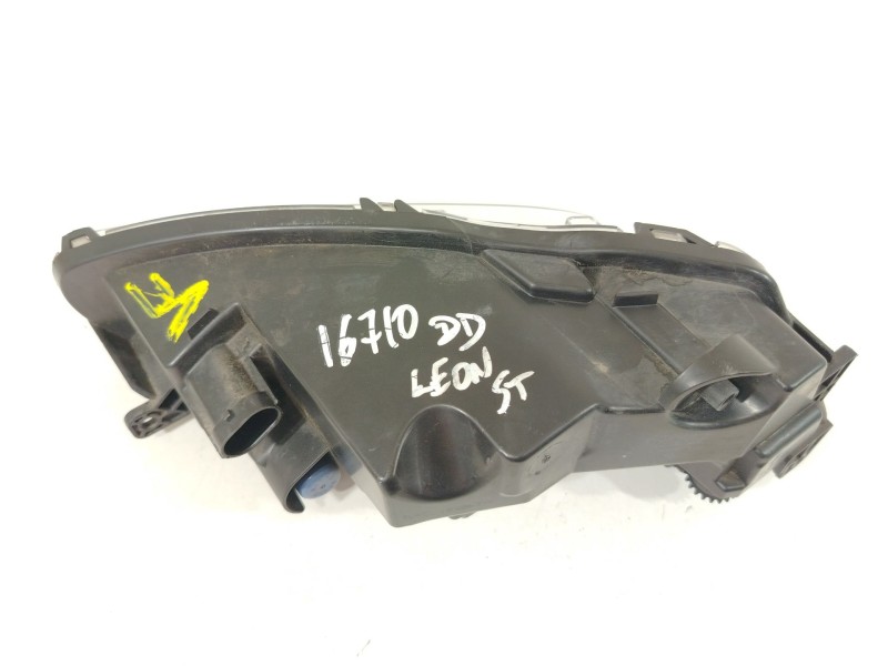 Recambio de faro antiniebla derecho para seat leon st (5f8) 1.5 tsi referencia OEM IAM 5F0941702C  