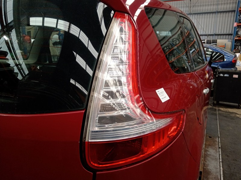 Recambio de piloto trasero derecho para renault grand scénic iii (jz0/1_) 1.9 dci referencia OEM IAM 265500014R  