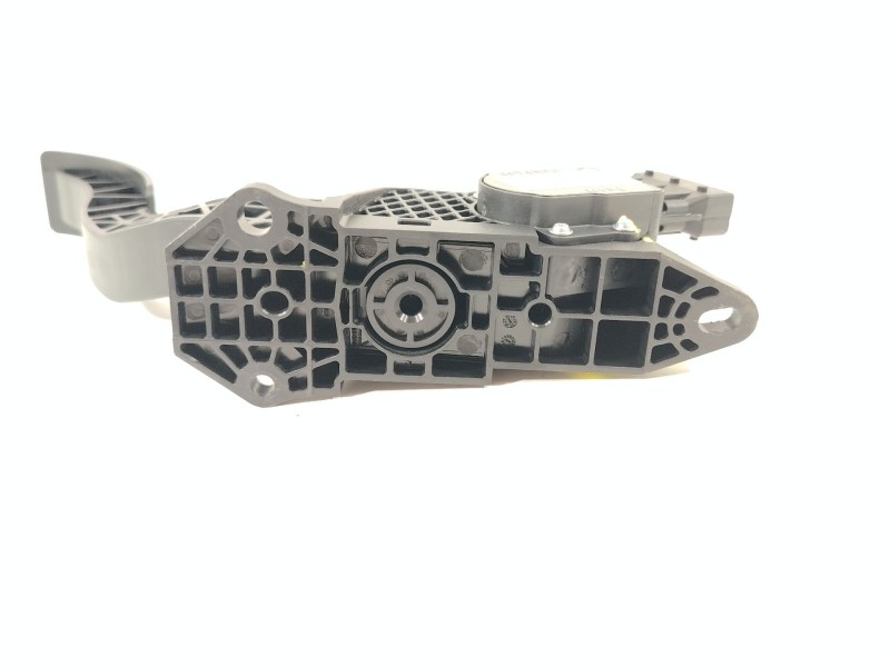 Recambio de potenciometro pedal para omoda omoda 5 referencia OEM IAM 204002183AA  