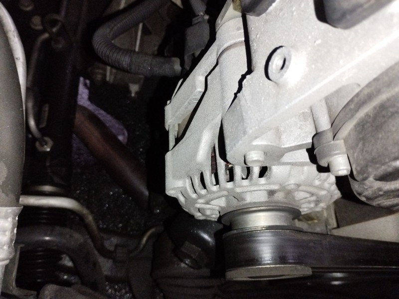 Recambio de alternador para opel insignia berlina cosmo referencia OEM IAM 13502583  