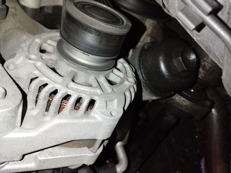 Recambio de alternador para opel insignia berlina cosmo referencia OEM IAM 13502583  