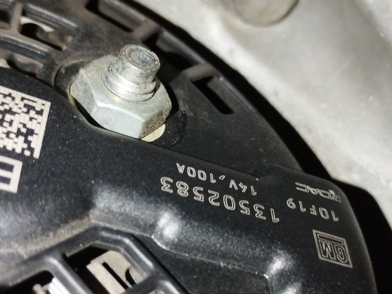 Recambio de alternador para opel insignia berlina cosmo referencia OEM IAM 13502583  