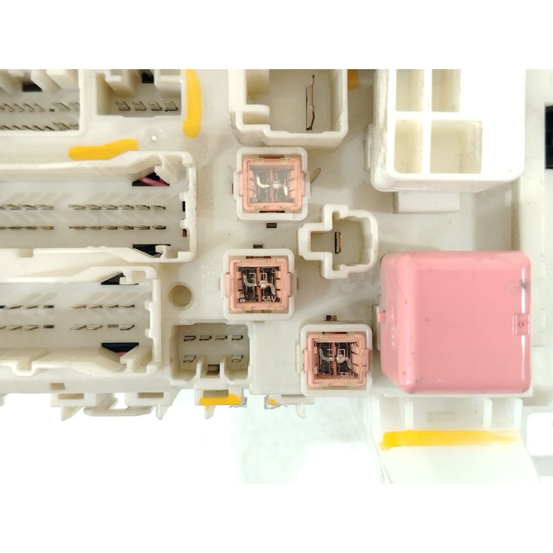 Recambio de caja reles / fusibles para toyota auris (_e15_) 1.4 d-4d (nde150_) referencia OEM IAM 8273002J70 171610D06 