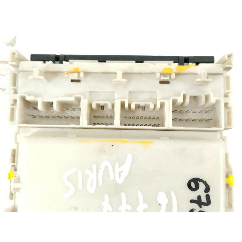 Recambio de caja reles / fusibles para toyota auris (_e15_) 1.4 d-4d (nde150_) referencia OEM IAM 8273002J70 171610D06 