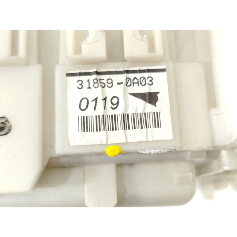 Recambio de caja reles / fusibles para toyota auris (_e15_) 1.4 d-4d (nde150_) referencia OEM IAM 8273002J70 171610D06 