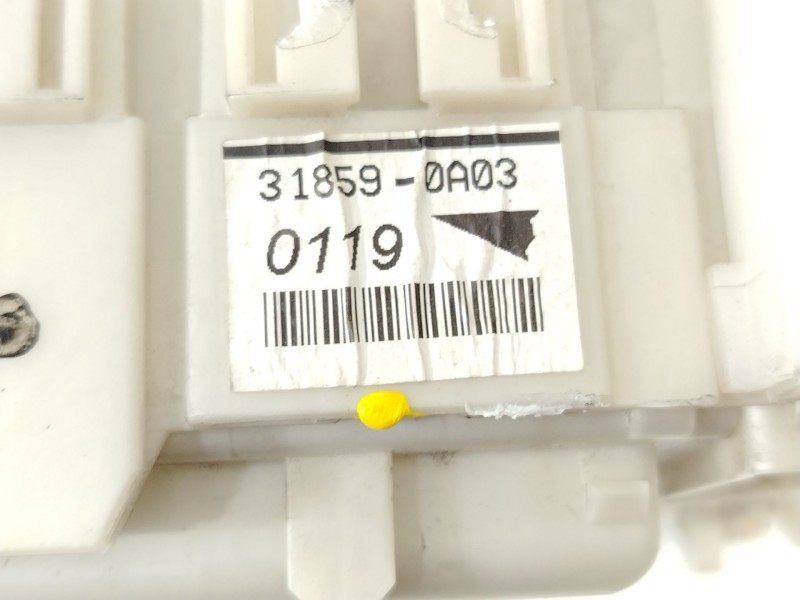 Recambio de caja reles / fusibles para toyota auris (_e15_) 1.4 d-4d (nde150_) referencia OEM IAM 8273002J70 171610D06 
