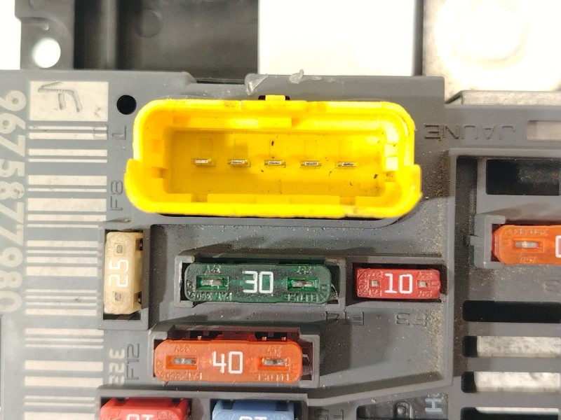 Recambio de caja reles / fusibles para peugeot 5008 (0u_, 0e_) 1.6 hdi referencia OEM IAM 9675877980 BSMR0200 