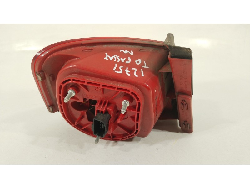 Recambio de piloto trasero derecho para volkswagen passat berlina (3c2) advance referencia OEM IAM 3C5945096C  