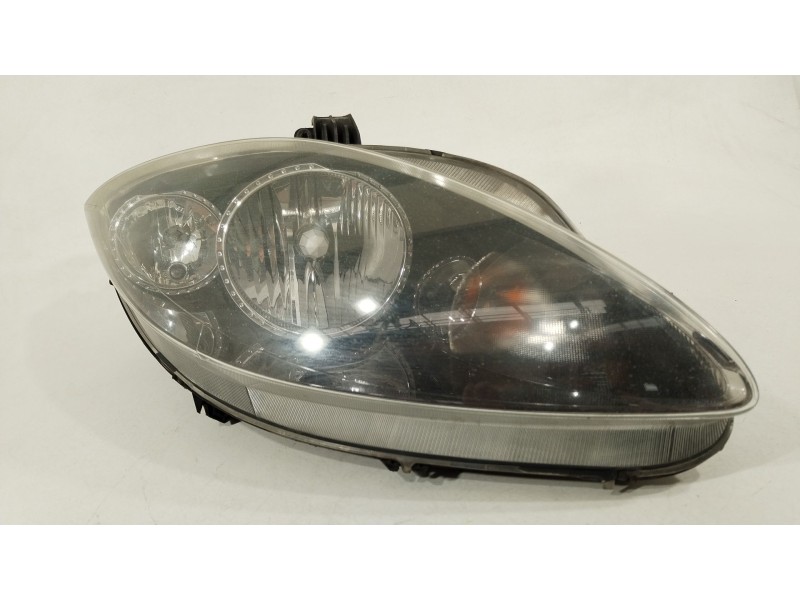 Recambio de faro derecho para seat leon (1p1) 2.0 tdi 16v referencia OEM IAM 5P1941006A 89309820 
