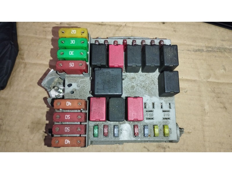 Recambio de caja reles / fusibles para fiat bravo ii (198_) 1.9 d multijet (198axb1a) referencia OEM IAM 51775688  