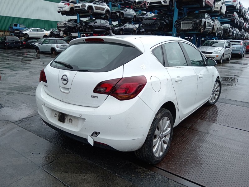 opel astra j (p10) del año 2011