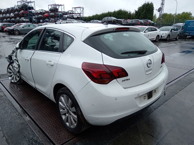opel astra j (p10) del año 2011