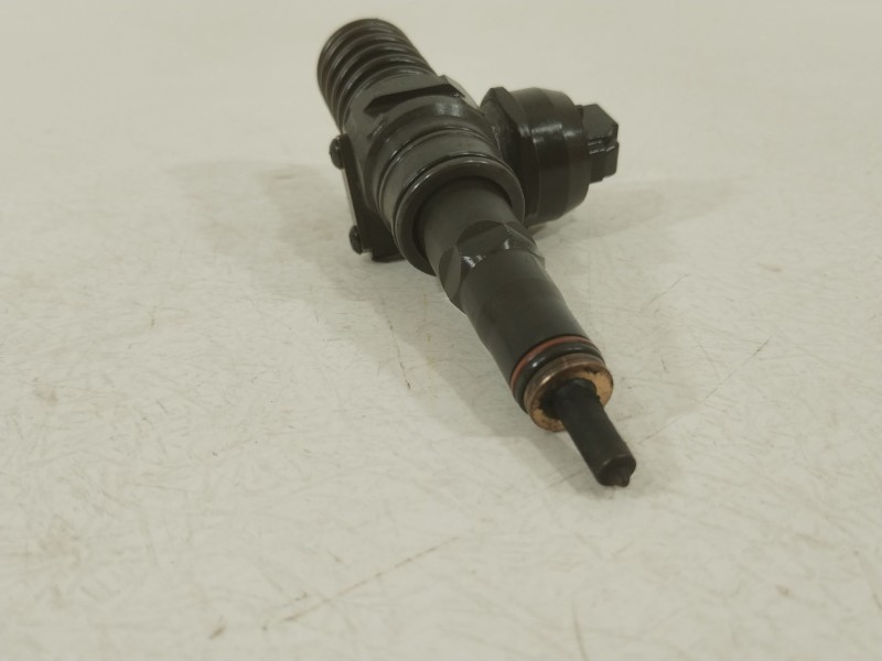 Recambio de inyector para volkswagen golf v (1k1) 1.9 tdi referencia OEM IAM 038130073AG 0414720215 