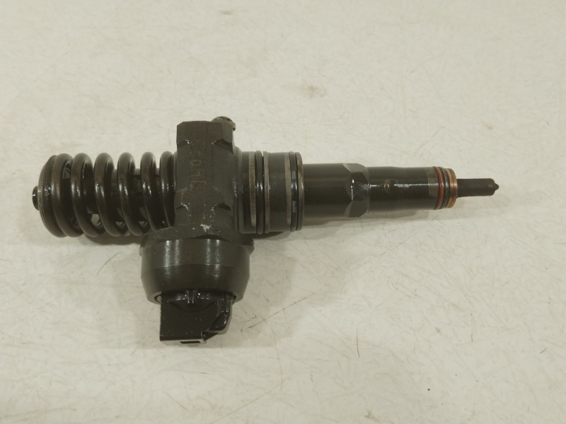 Recambio de inyector para volkswagen golf v (1k1) 1.9 tdi referencia OEM IAM 038130073AG 0414720215 
