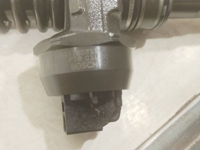 Recambio de inyector para volkswagen golf v (1k1) 1.9 tdi referencia OEM IAM 038130073AG 0414720215 
