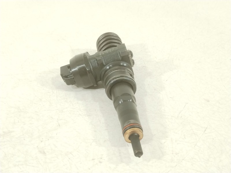 Recambio de inyector para volkswagen golf v (1k1) 1.9 tdi referencia OEM IAM 038130073AG 0414720215 