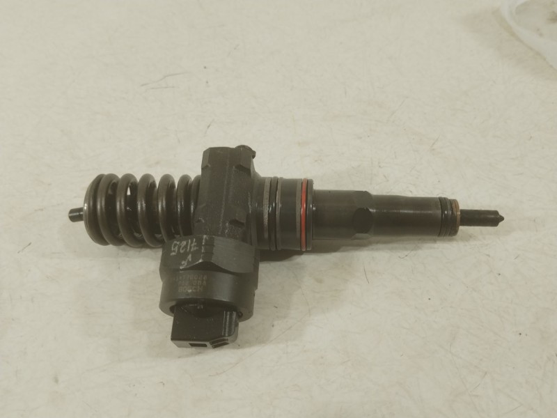 Recambio de inyector para volkswagen passat variant (3b6) comfortline referencia OEM IAM 038130073AA 0414720028 