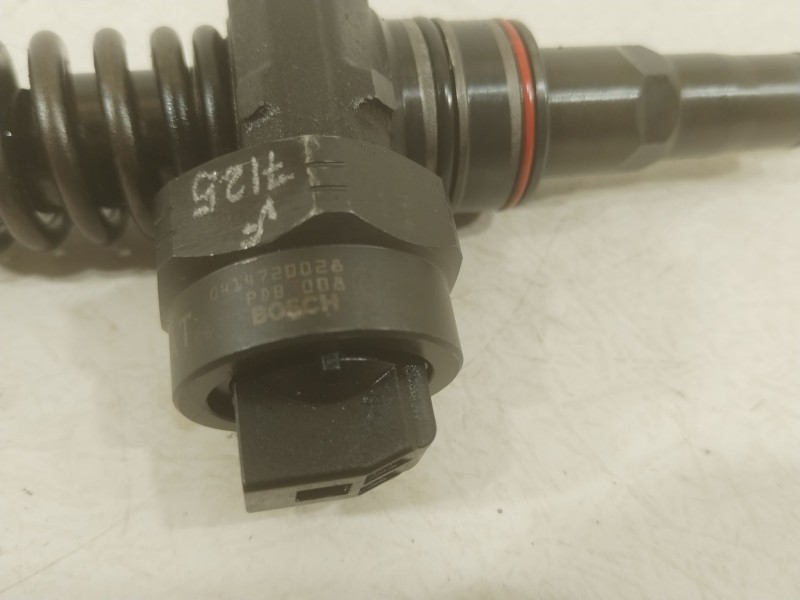 Recambio de inyector para volkswagen passat variant (3b6) comfortline referencia OEM IAM 038130073AA 0414720028 