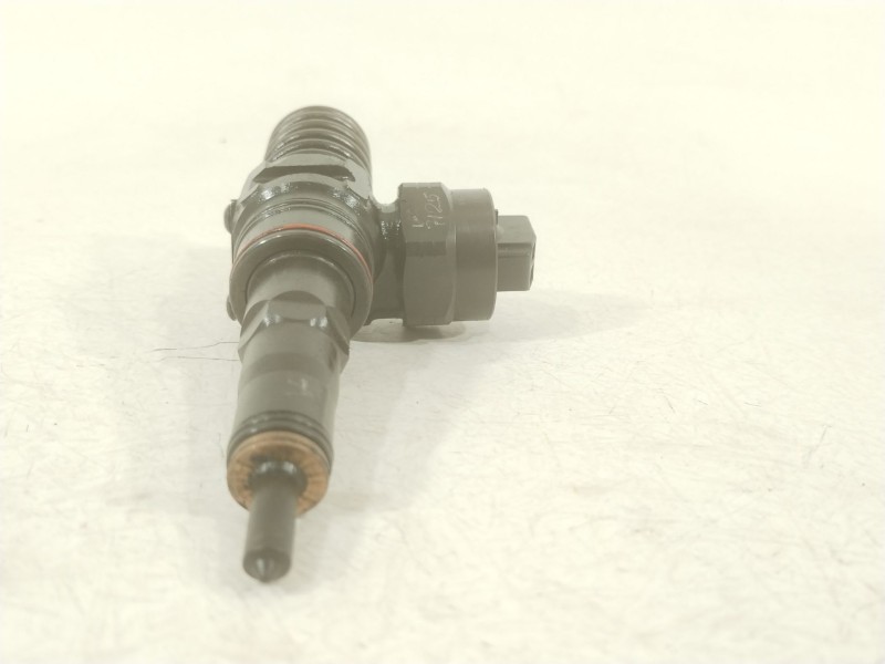 Recambio de inyector para volkswagen passat variant (3b6) comfortline referencia OEM IAM 038130073AA 0414720028 