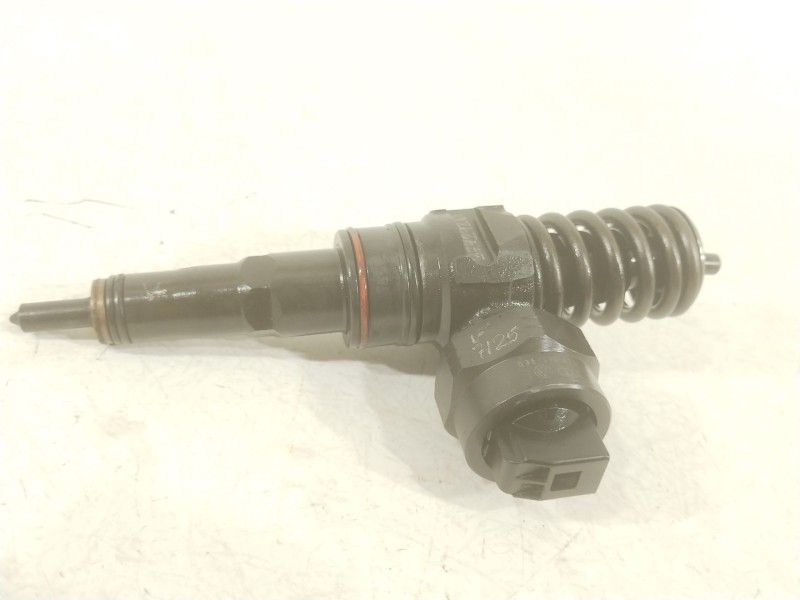 Recambio de inyector para volkswagen passat variant (3b6) comfortline referencia OEM IAM 038130073AA 0414720028 