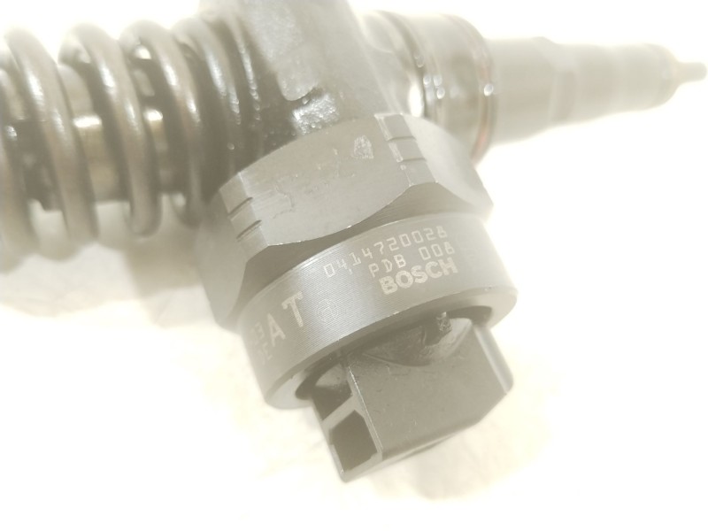 Recambio de inyector para volkswagen passat variant (3b6) comfortline referencia OEM IAM 038130073AA 0414720028 